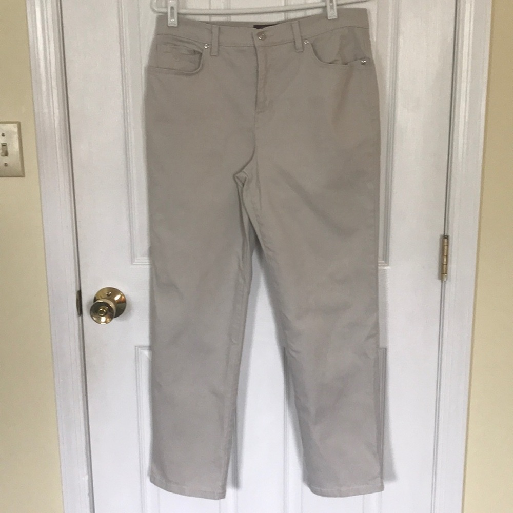 Gloria Vanderbilt straight leg jeans